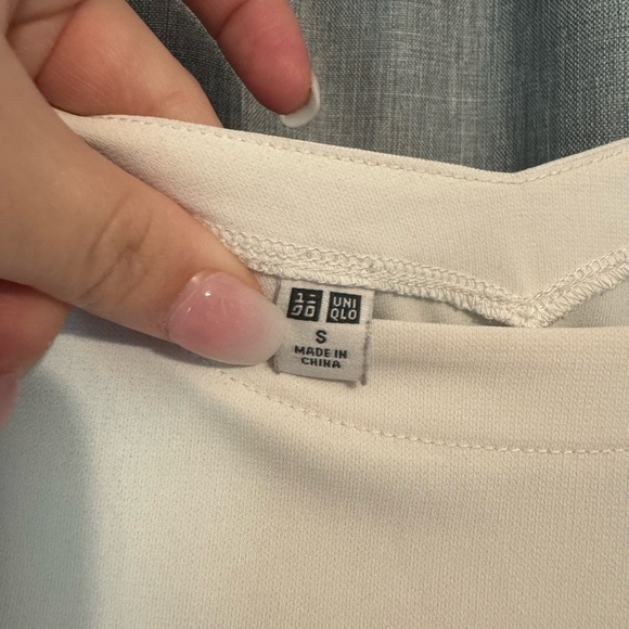 Uniqlo White Top with Flare Sleeves - Picture 4 of 5
